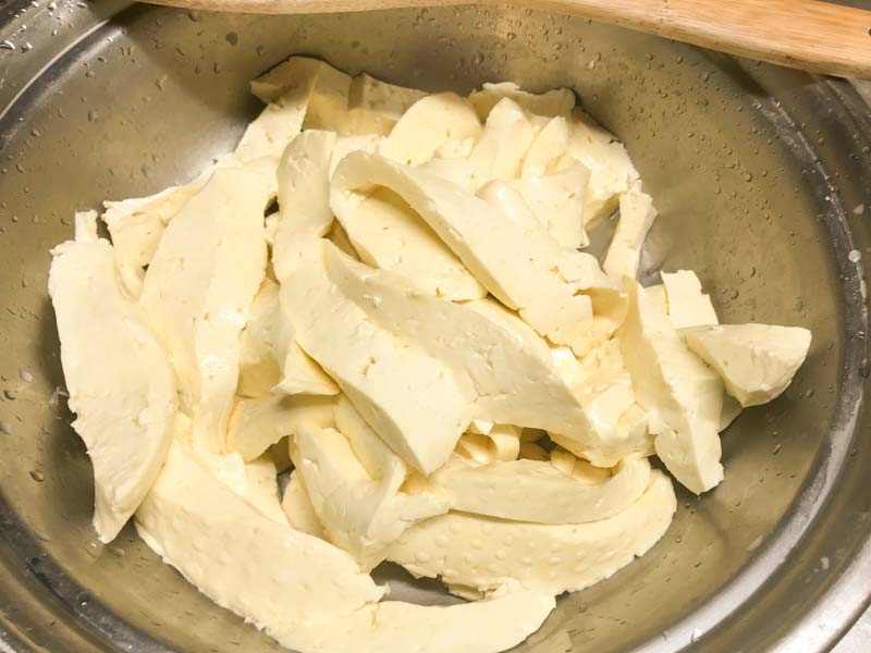 Sliced curds for making mozzarella cheese